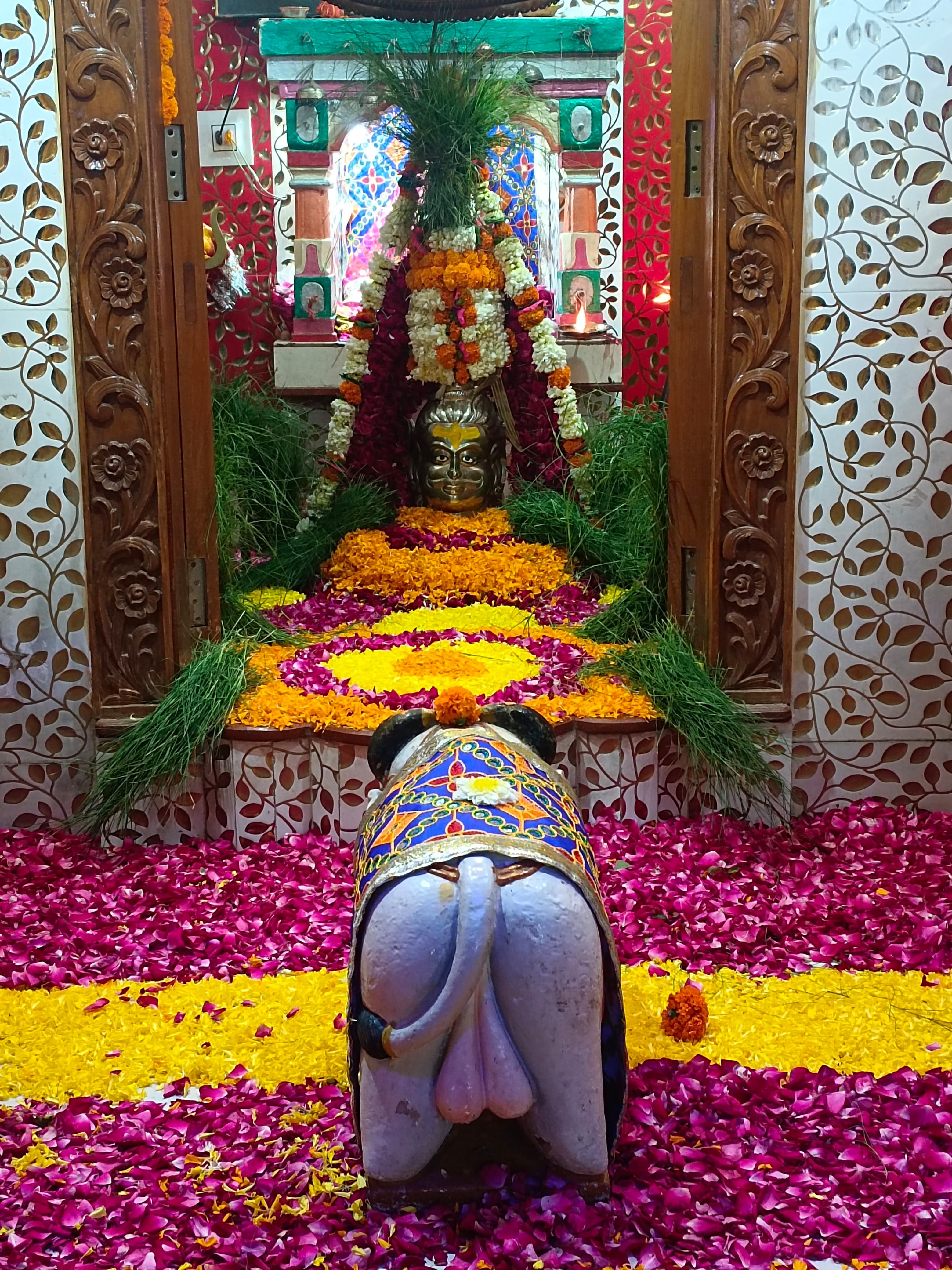 Shree Nilkanth Mahadev Mandir temple grounds, Bapupura