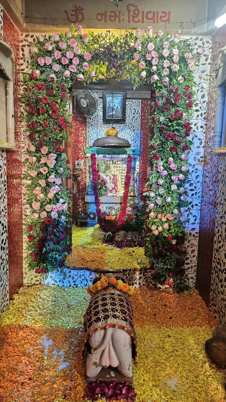 Entrance of Shree Nilkanth Mahadev Mandir, Bapupura